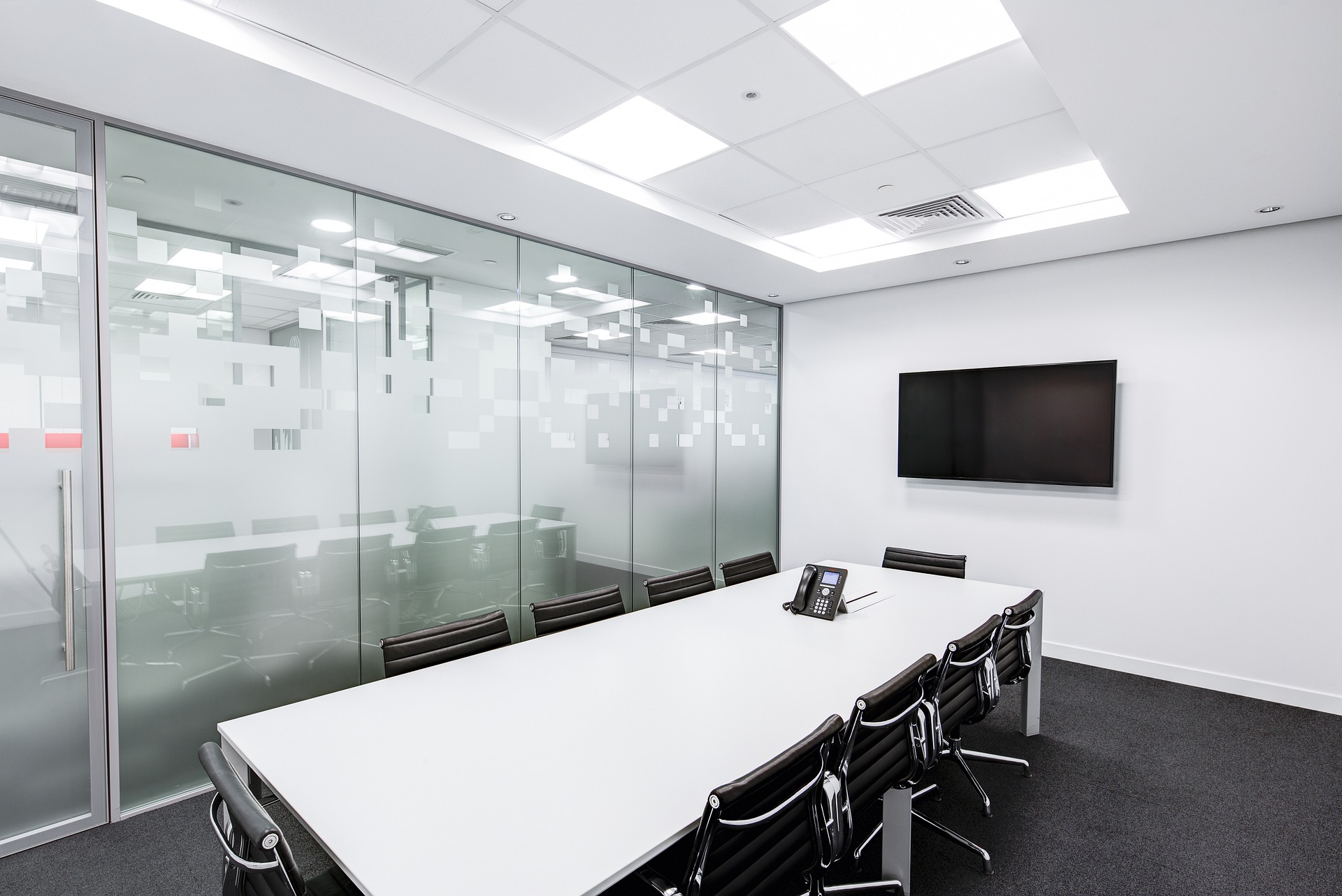 meeting-room-g136357bdd_1920 Meeting Room